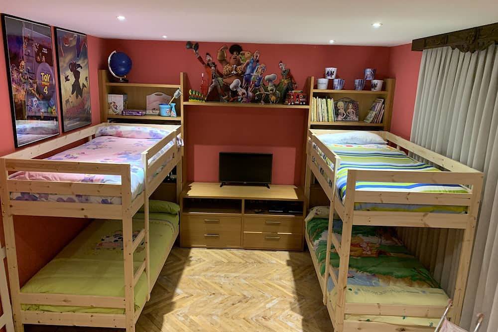 Casa rural (alquiler íntegro) El Portal del Cerrato para 16 personas in Venta de Baños, Provincia de Palencia