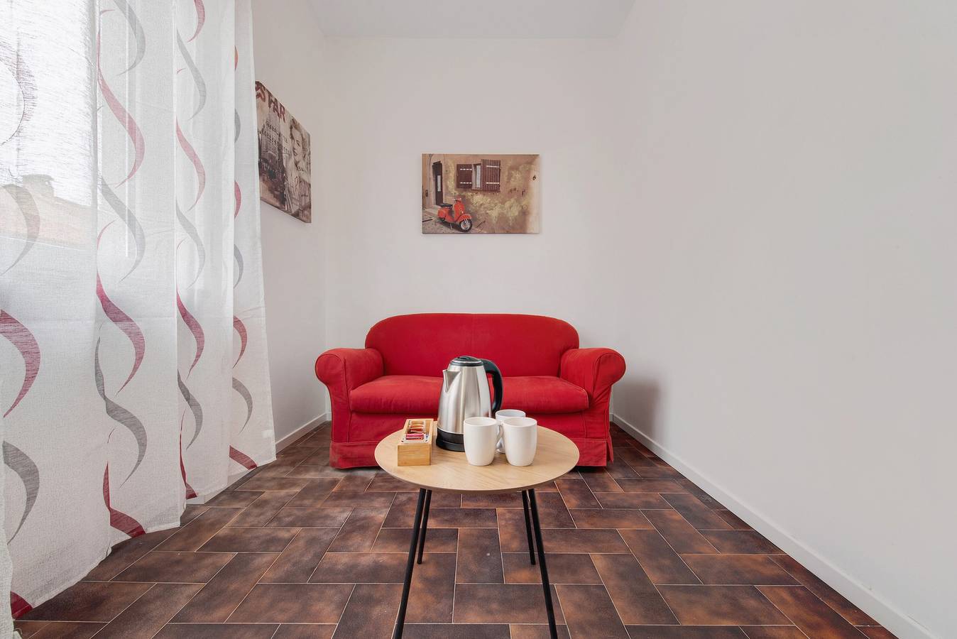 Zimmer 'Rossa' mit gemeinsamer Terrasse und Wi-Fi in Alzate Brianza, Brianza