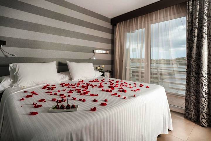 Hôtel pour 2 personnes, avec piscine et jacuzzi ainsi que terrasse et sauna à Es Castell - 2