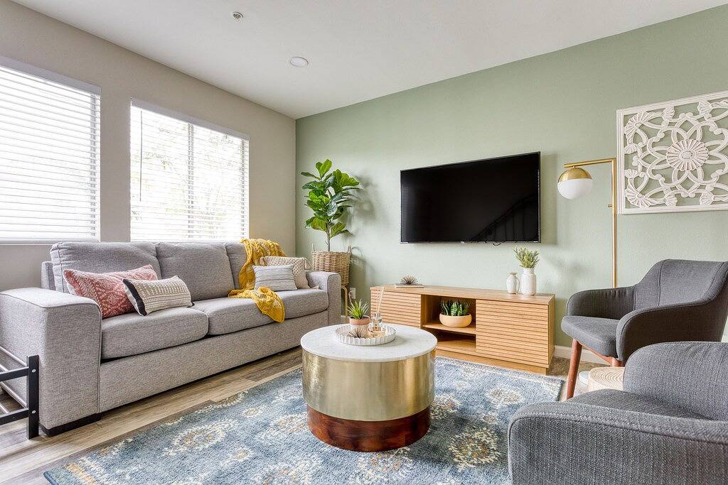 Ganze Wohnung, 2 Schlafzimmer modernes rustikales Bauernhaus erwartet Sie! in Westminster, Orange County