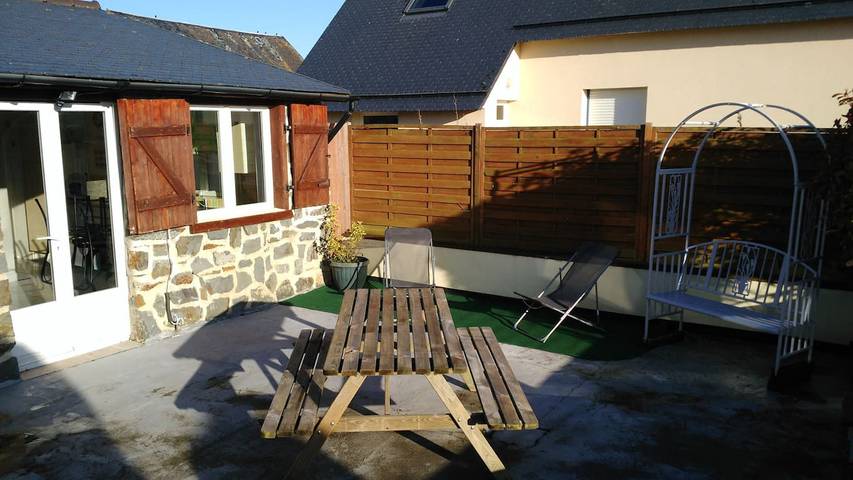 Gîte pour 4 personnes, avec Terrasse et Jardin à Pontorson
