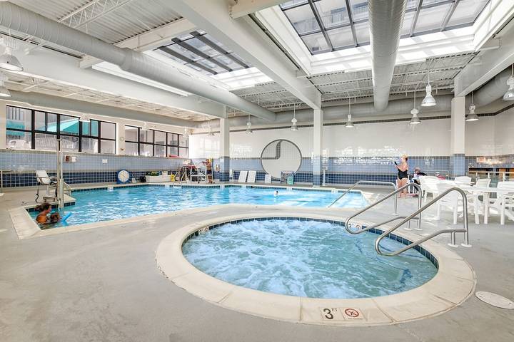 Ferienwohnung für 6 Personen, mit Pool und Sauna sowie Balkon und Whirlpool - 1