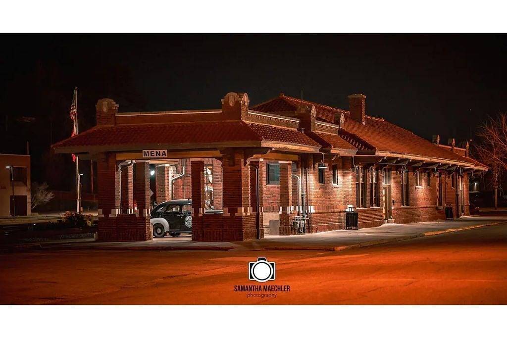 The Ouachita Depot- Large house/Perfect location in Mena, Ouachita National Forest