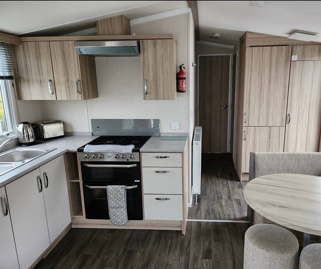 Beverley bay 2-Bed Caravan, Sleeps 6, Pet Friendly in Goodrington, Paignton