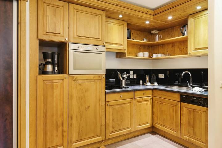 Entire apartment, V Balme 02: Beside Ski Lift; Pool, Sauna & Gym in Vallorcine, Bonneville region