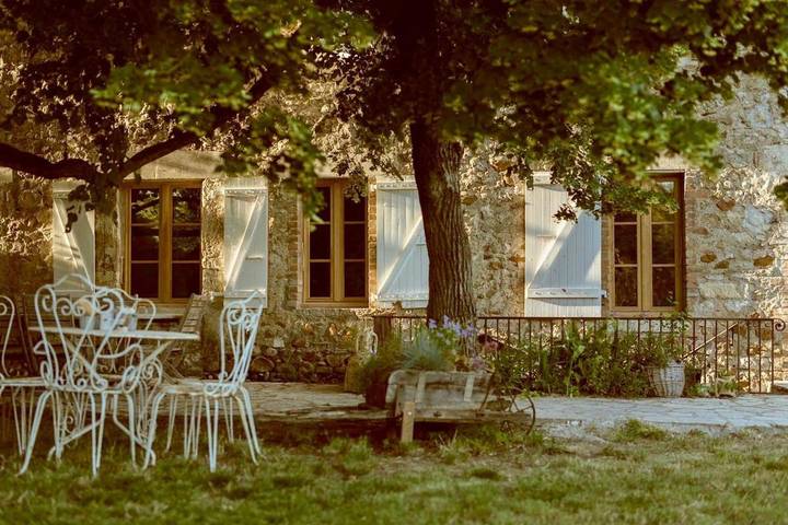 Location de vacances pour 12 personnes, avec piscine et jardin à Allègre-les-Fumades