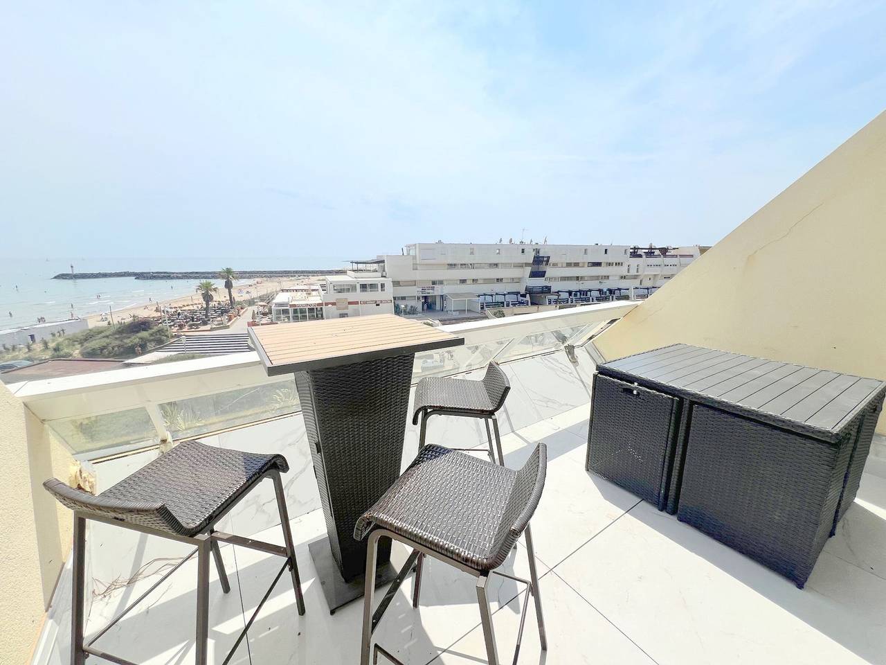 Entire studio, Air-conditioned studio with sea view and private parking in Cap d'Agde, Agde