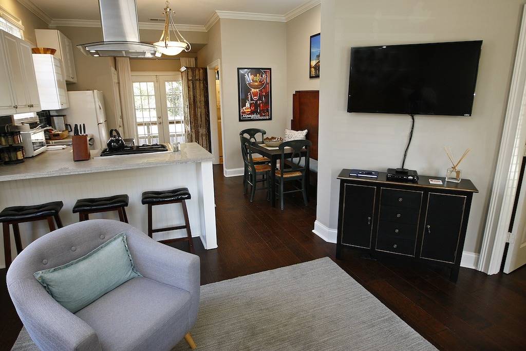 Jefferson Blue Door ...... Charmantes renoviertes Cottage in Midtown in Memphis, Tennessee