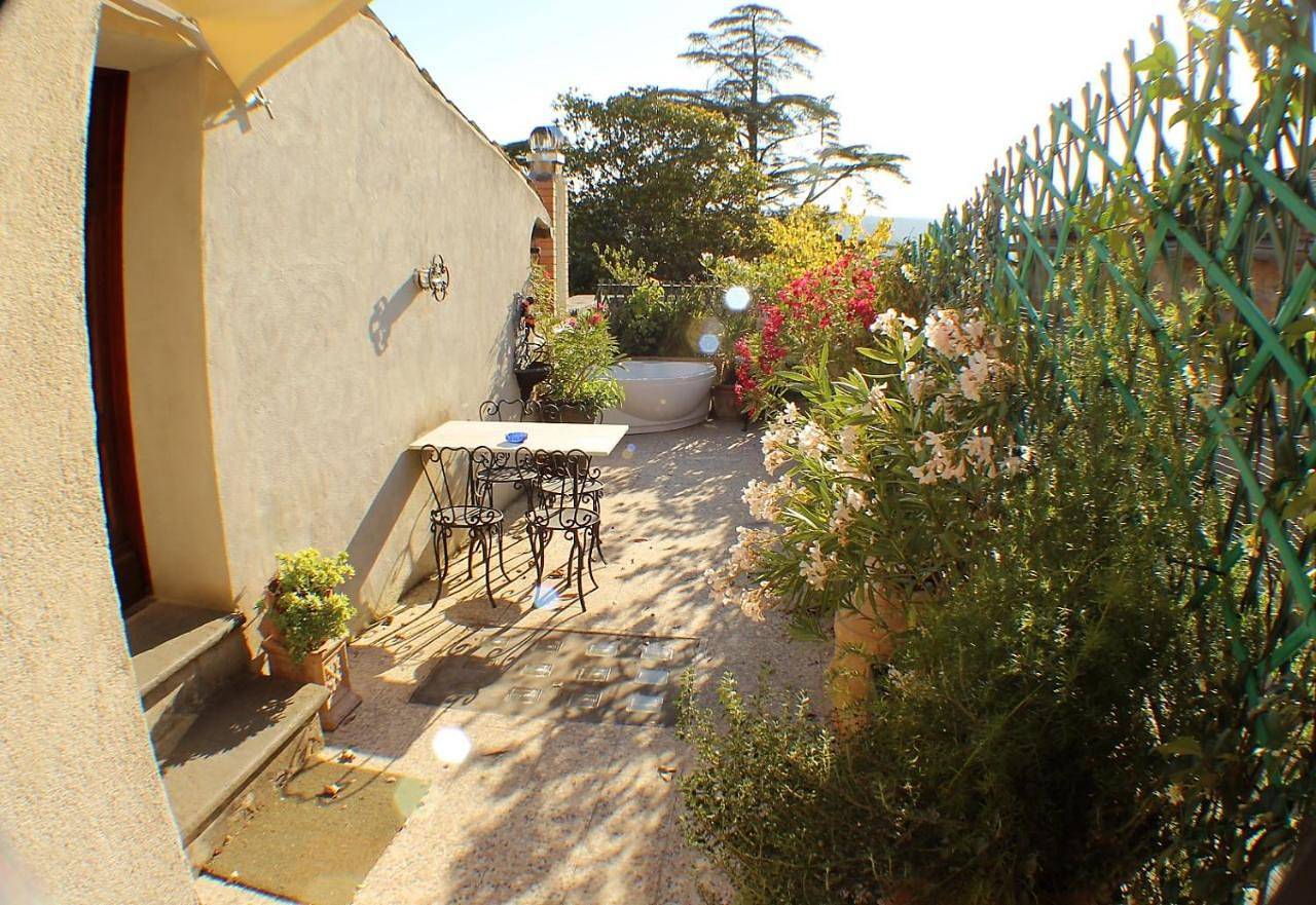 Porta Vivaria Orvieto- Private Parking in Orvieto, Province de Terni