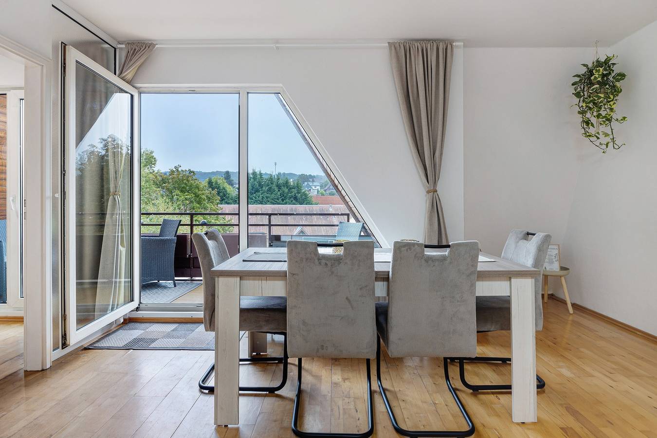 Appartement entier, Appartement 'Ferienwohnung Berti' avec balcon et sauna infrarouge in Heeßen, Arrondissement de Schaumbourg