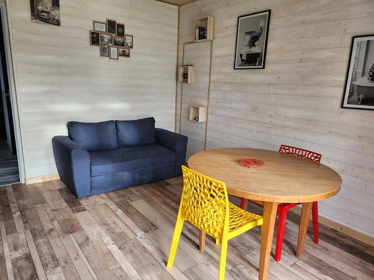 Appartement entier, Apartment - Ground Floor in Sirod, Jura Francais