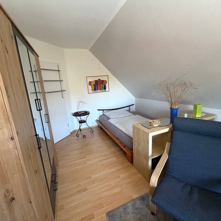 Accommodation with 1-3 Private Rooms, No Kitchen, with Wi-Fi in Laatzen, Region Hannover