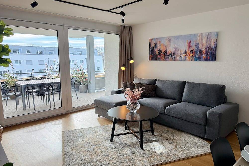 Ganze Wohnung, Big City Apartment, Balcony, 3 Br, 1 Lot, Main Stn in Böblingen, Landkreis Böblingen
