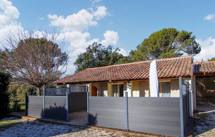 Maison de vacances pour 6 personnes, avec jardin et piscine, animaux acceptés à Lauris