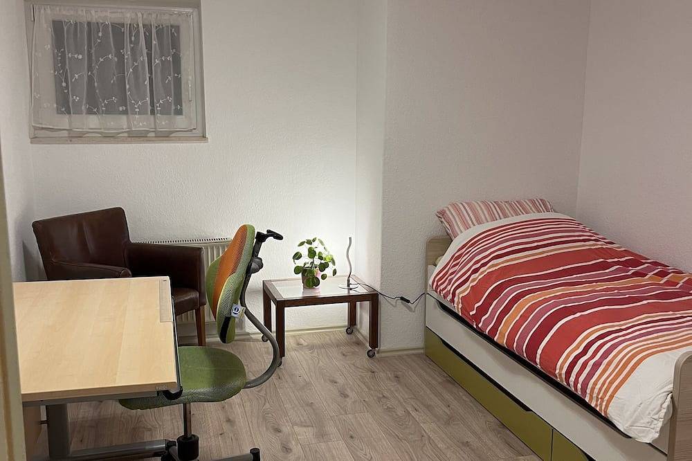 Ganze Wohnung, Ankommen & Wohlfühlen - geräumige Ferienwohnung mit Terrasse und grüner Umgebung in Wallerfangen, Saargau