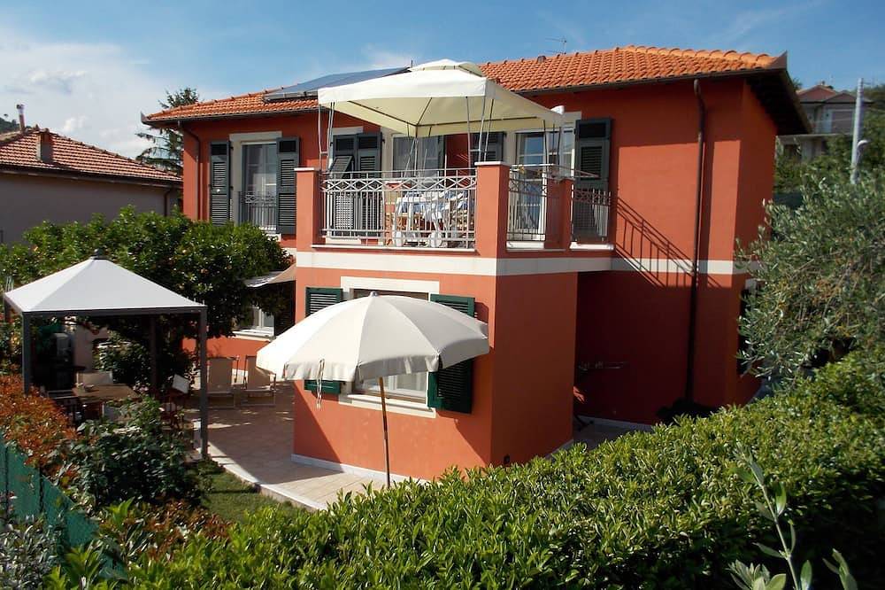 Entire apartment, Suite In Villa With Gulf View in Carozzo, La Spezia