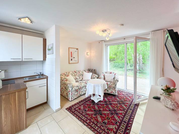 Ferienwohnung für 2 Personen, mit Terrasse und Garten sowie Seeblick und Ausblick an der Müritz