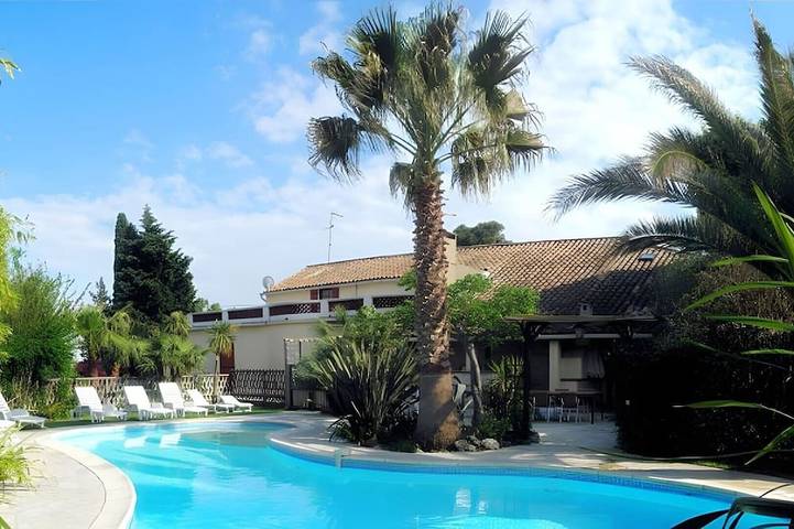 Location de vacances pour 16 personnes, avec Terrasse et Jardin à Argeliers