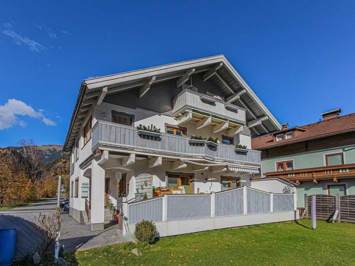 Ganze Wohnung, Haustierfreundliches Apartment mit Balkon in Bramberg am Wildkogel, Pinzgau