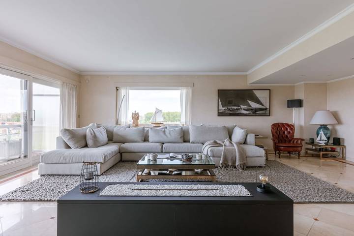 Apartamento entero, Waterfront retreat w/ pool & balcony in Duinbergen, Knokke-Heist