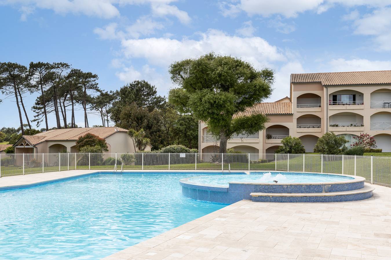 Geheel appartement, T3 Golf Appartement met zwembad, terras en tuin in Moliets-Plage, Moliets-et-Maâ