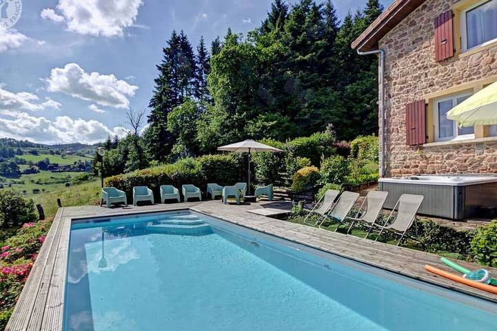 Gîte pour 10 personnes, avec jardin à Belmont-de-la-Loire