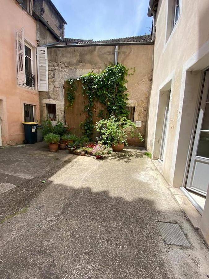 Appartement entier, Two-Bedroom Apartment in Chalon-sur-Saône, Région de Chalon-sur-Saône