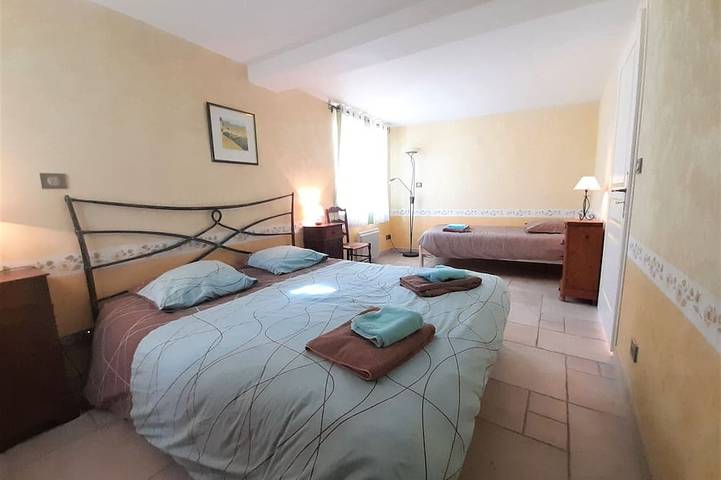 Location de vacances pour 3 personnes, avec jardin ainsi que piscine et terrasse, animaux acceptés à Redortiers - 2
