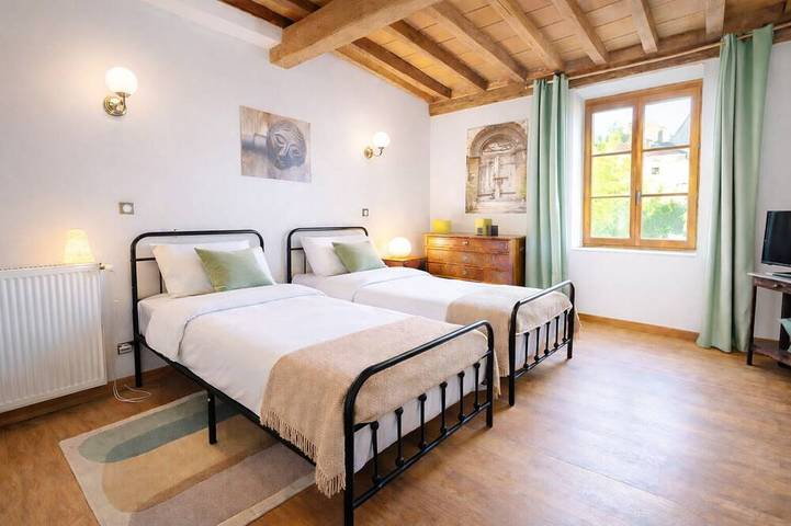 Location de vacances pour 12 personnes, avec jardin et terrasse, animaux acceptés à Tournus - 2