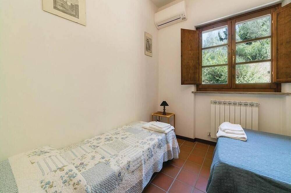 Villa Anna in Bettona, Perugia, with Swimming Pool and Tennis Court in Bettona, Perugia Province