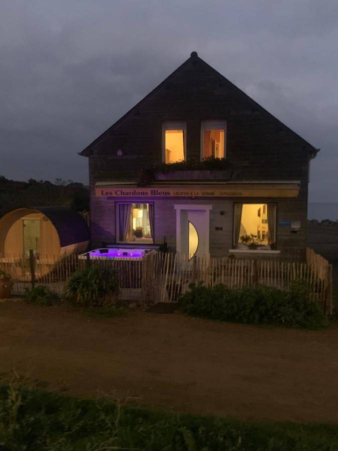 Location de vacances pour 8 personnes, avec jacuzzi ainsi que sauna et jardin dans Plage du Sillon de Talbert