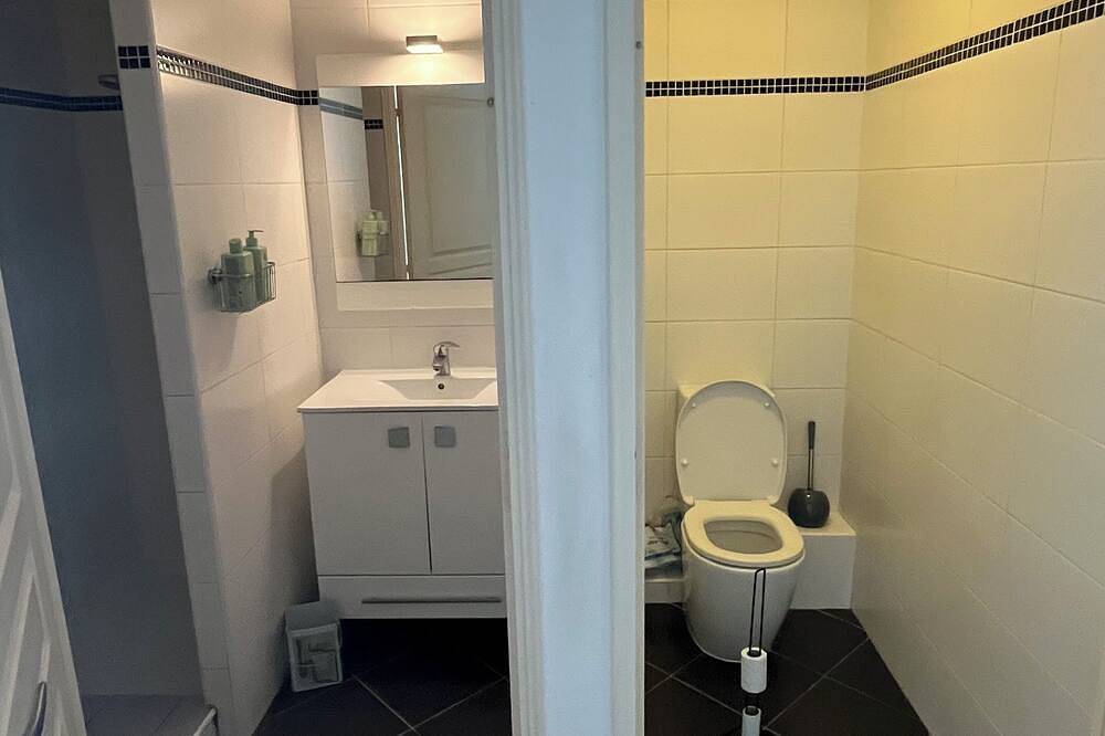 Appartement entier, Superbe T2 55m2,  tout équipé, 4/5 couchages à 50 mètres de la plage , Climatisé in Juan-les-Pins, Antibes