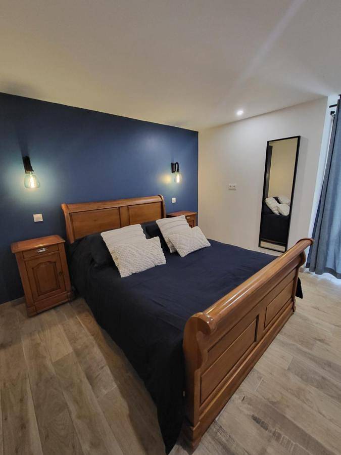Location de vacances pour 2 personnes, avec Terrasse ainsi que Jardin et Vue dans Moult