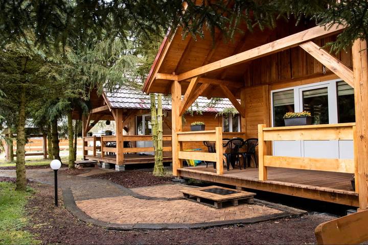 Cabane en bois pour 8 personnes, avec sauna ainsi que jacuzzi et jardin en Pologne
