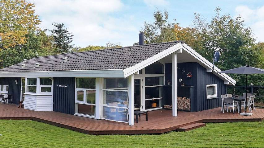 Ferieudlejning for 6 personer, med terrasse og sauna såvel som jacuzzi og have, husdyr tilladt i Farsø