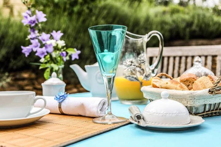Chambre d’hôte pour 2 personnes, avec terrasse et jardin ainsi que vue et piscine, animaux acceptés