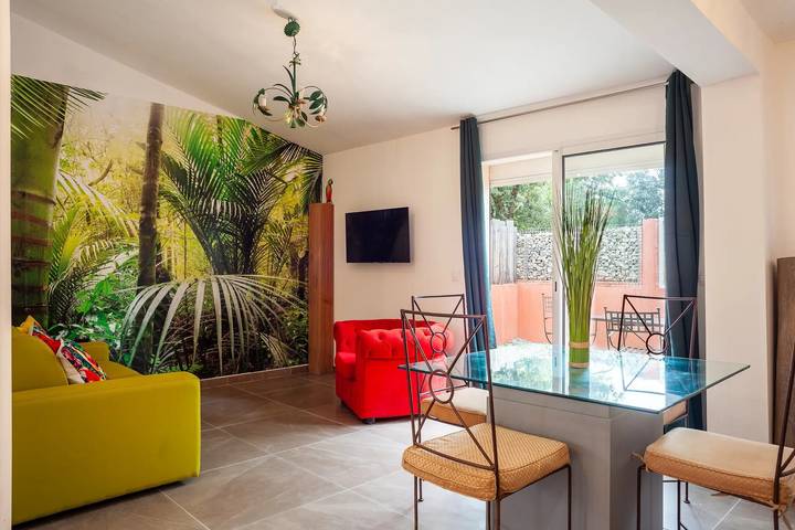 Geheel appartement, Appartement "Les Salons du Bastier 3" met gedeeld zwembad en wifi in Ginasservis, Brignoles region