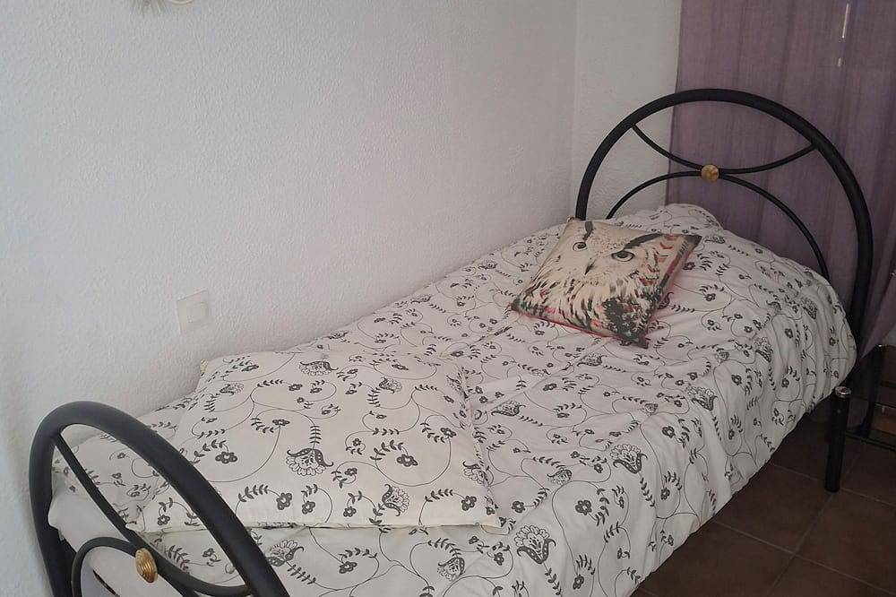 Ganze Wohnung, Air-conditioned, bright, and quiet studio apartment in Gréoux-les-Bains in Gréoux-les-Bains, Alpes-de-Haute-Provence