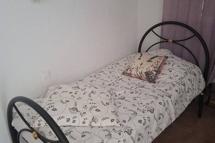 Apartamento entero, Air-conditioned, bright, and quiet studio in Gréoux-les-Bains in Gréoux-les-Bains, Alpes de Alta Provenza