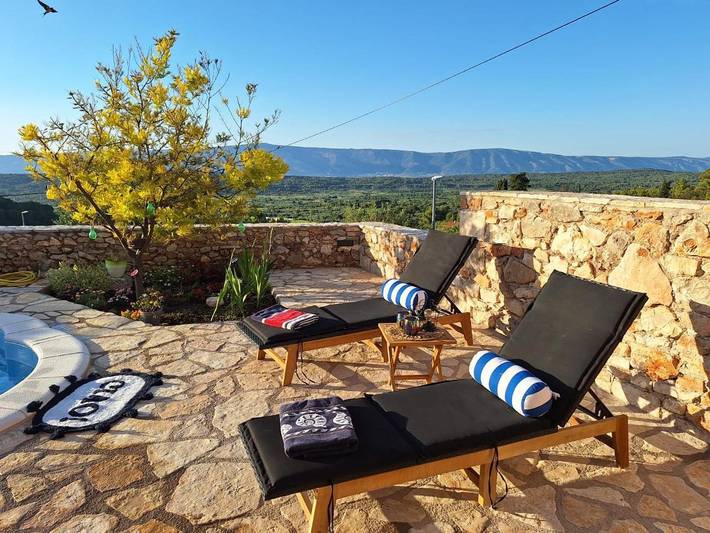 Villa für 2 Personen, mit Pool und Ausblick sowie Garten in Kroatien
