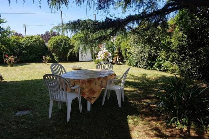 Villa pour 6 personnes, avec terrasse ainsi que jacuzzi et jardin