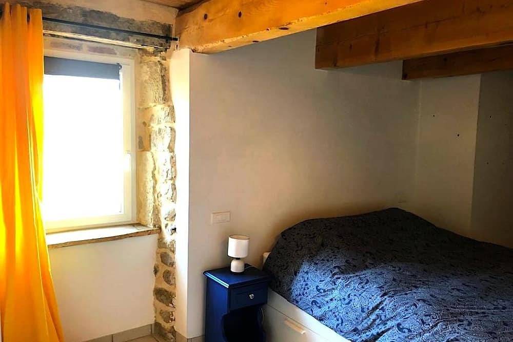 Wunderschönes Steinhaus für 8-10 Person mit Pool und großem Garten in Uzer, Ardèche