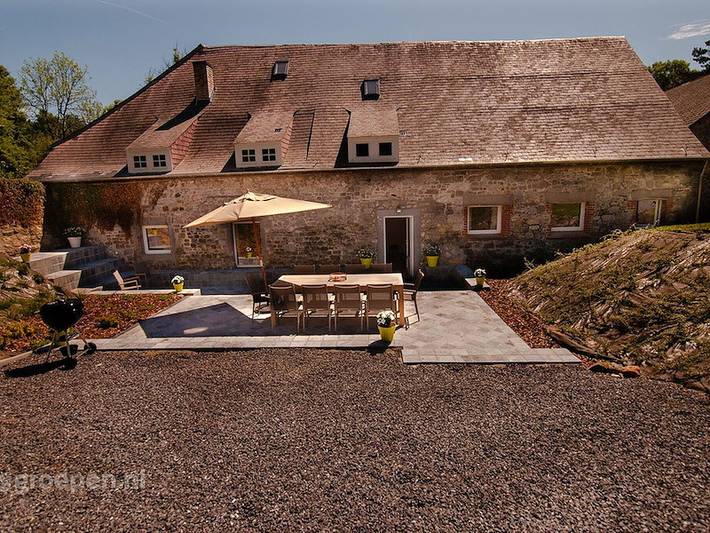 Location de vacances pour 10 personnes, avec terrasse ainsi que sauna et balcon/terrasse à Florennes