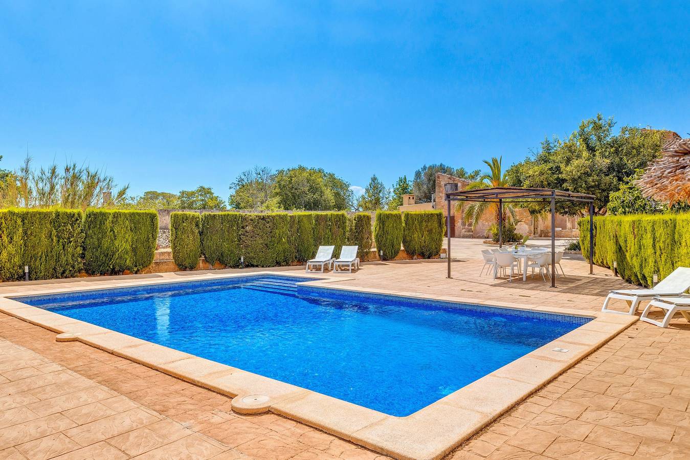Maison de campagne majorquine climatisée avec Wi-Fi, piscine et terrasses; Parking disponible in Llucmajor, Majorque du Sud