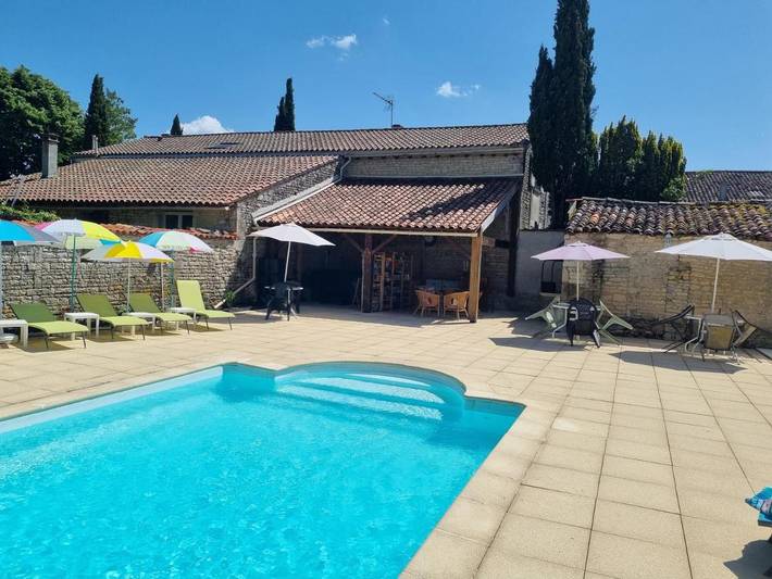 Maison de vacances pour 2 personnes, avec Terrasse et Jacuzzi ainsi que Jardin et Piscine à Verdille