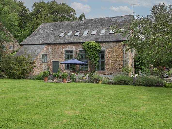 Log cabin for 11 people, with Garden in Herefordshire