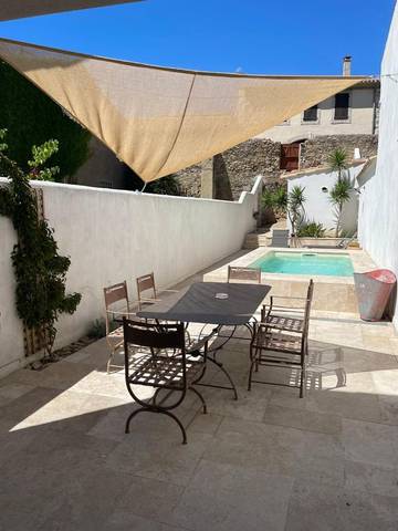 Gîte pour 6 personnes, avec jardin ainsi que piscine et vue, animaux acceptés à Fabrezan