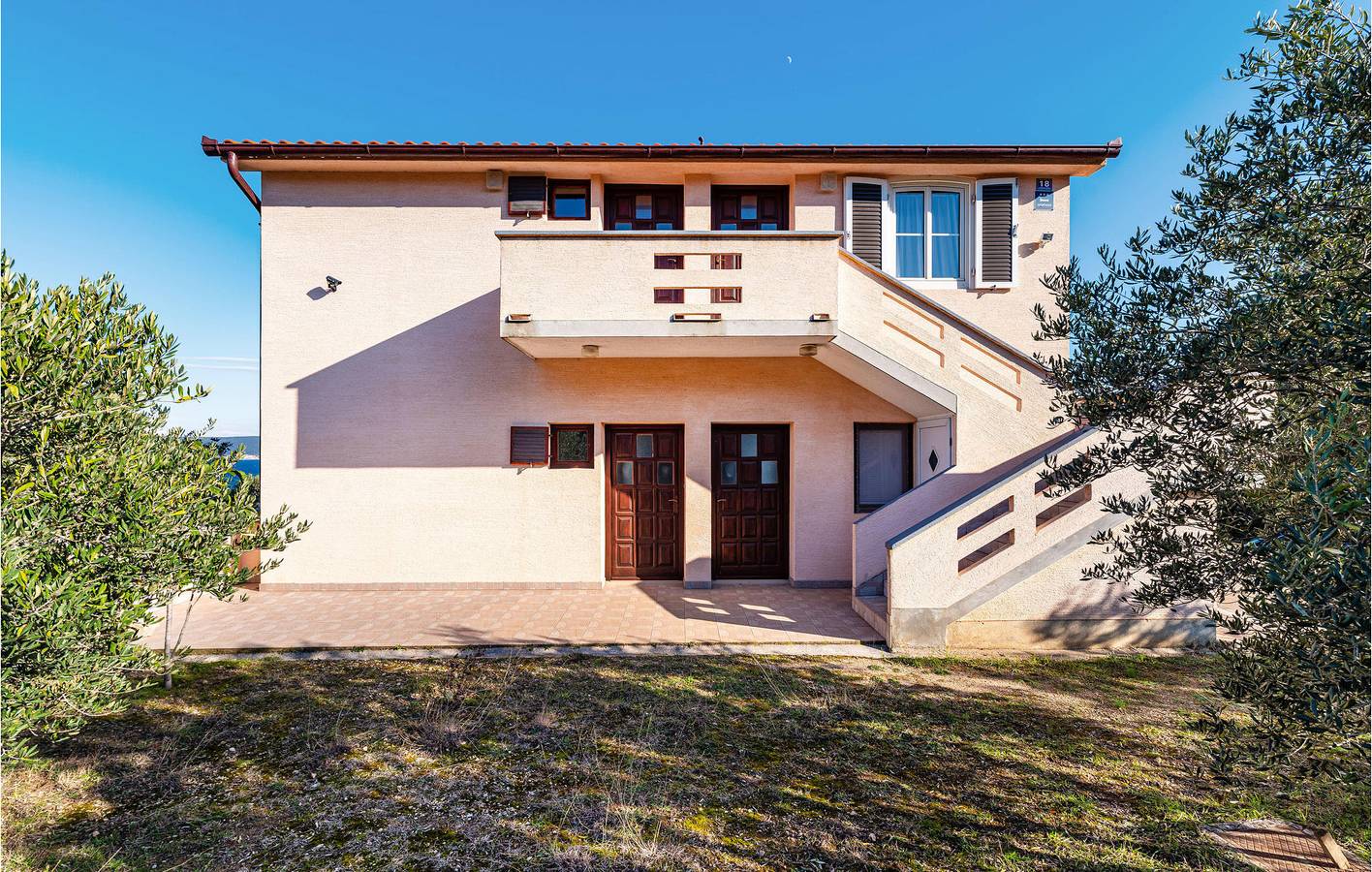 Ganze Ferienwohnung, Apartment am Meer mit Terrasse, Parkplatz und WLAN – 2 km bis zur Küste in Nevidane, Pasman