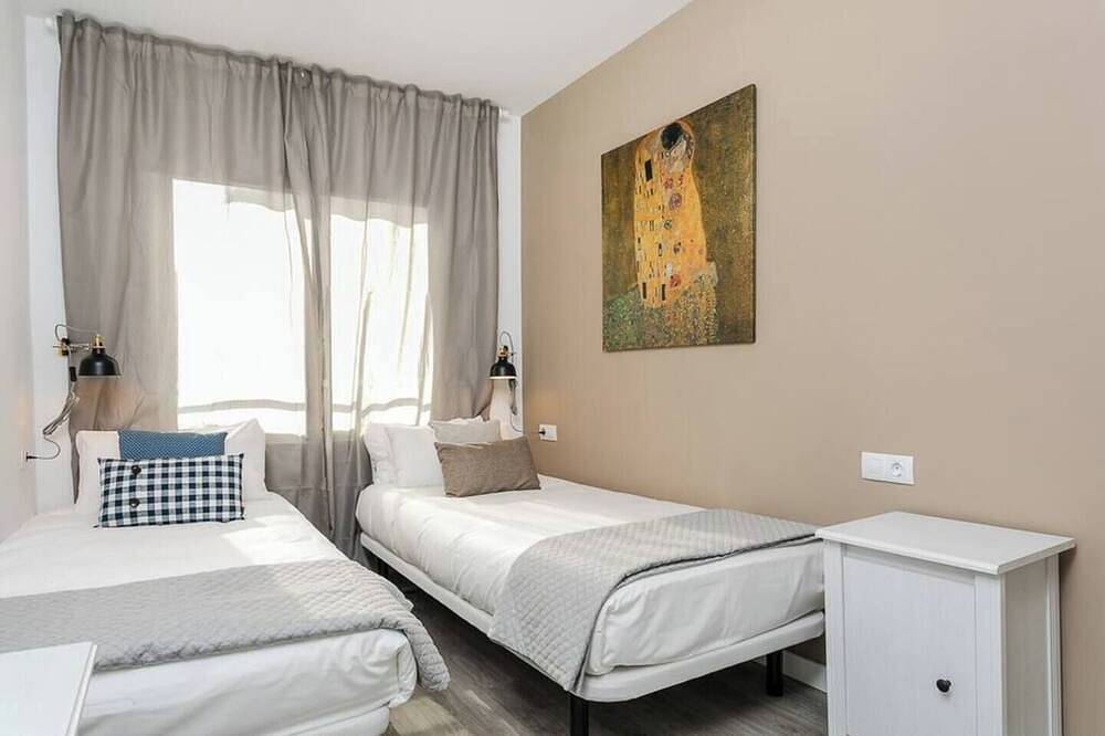 Apartamento entero, This apartment is a 2 bedroom(s), 1 bathrooms, located in L'Hospitalet de Llobregat, Catalunya. in Hospitalet de Llobregat, Barcelonés