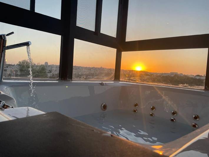 Apartament wakacyjny dla 2 osób, z jacuzzi i ogród oraz sauna w Jerozolima